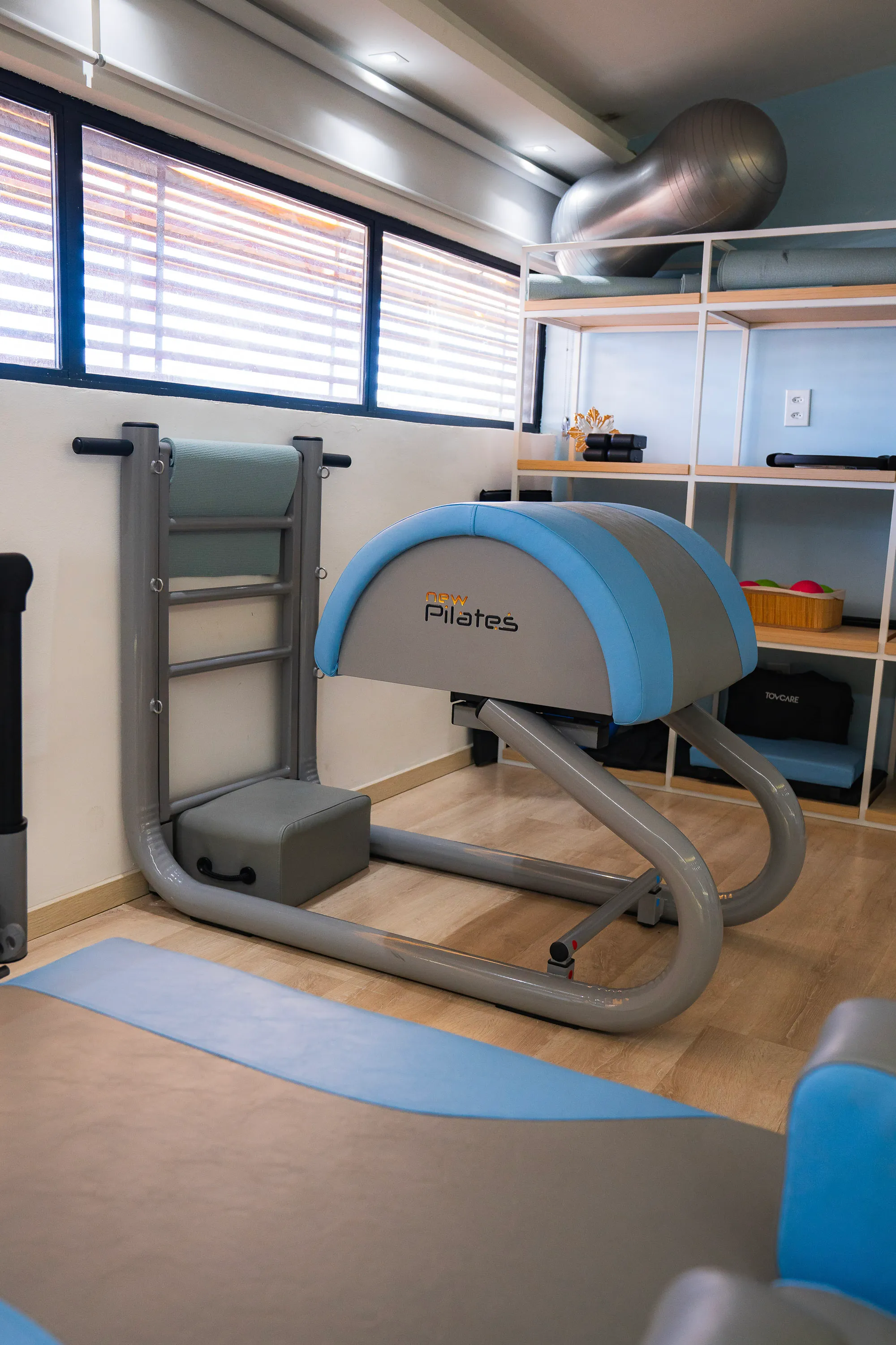 Equipamento de pilates clínico no estúdio da Flow